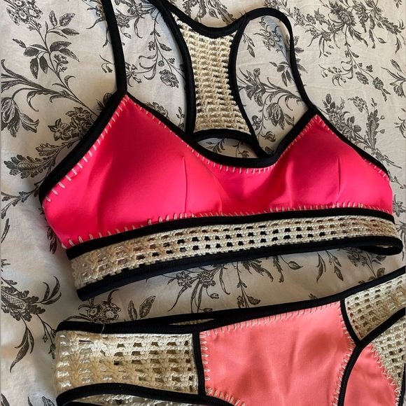 Victoria’s Secret Bikini with Crotchet Detailing Size M/L - Picture 3 of 10